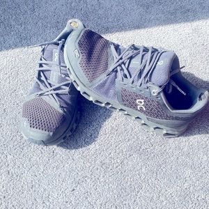 On running CLOUDFLYERS SIZE 7 all black